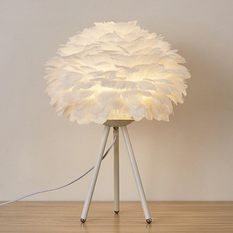 Lampa Stołowa z Piór do Sypialni i Salonu | Dekoracyjna i Nowoczesna