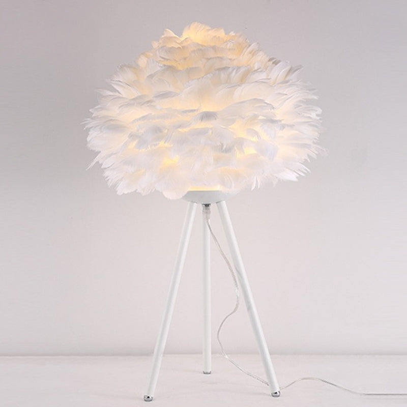 Lampa Stołowa z Piór do Sypialni i Salonu | Dekoracyjna i Nowoczesna