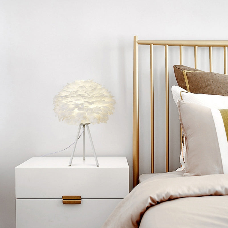 Lampa Stołowa z Piór do Sypialni i Salonu | Dekoracyjna i Nowoczesna