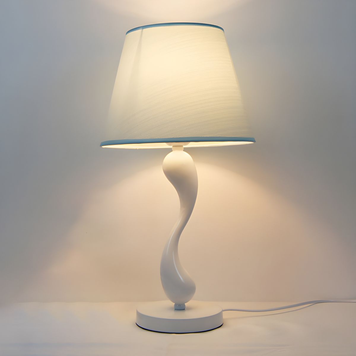 Lampa Do Sypialni Stołowa | Zakrzywiona Podstawa