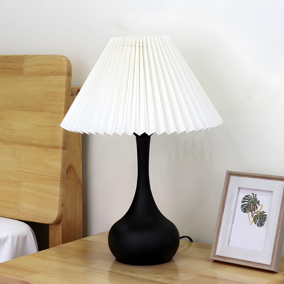 Lampa Do Sypialni Z Abazurem Plisowanym | Elegancka