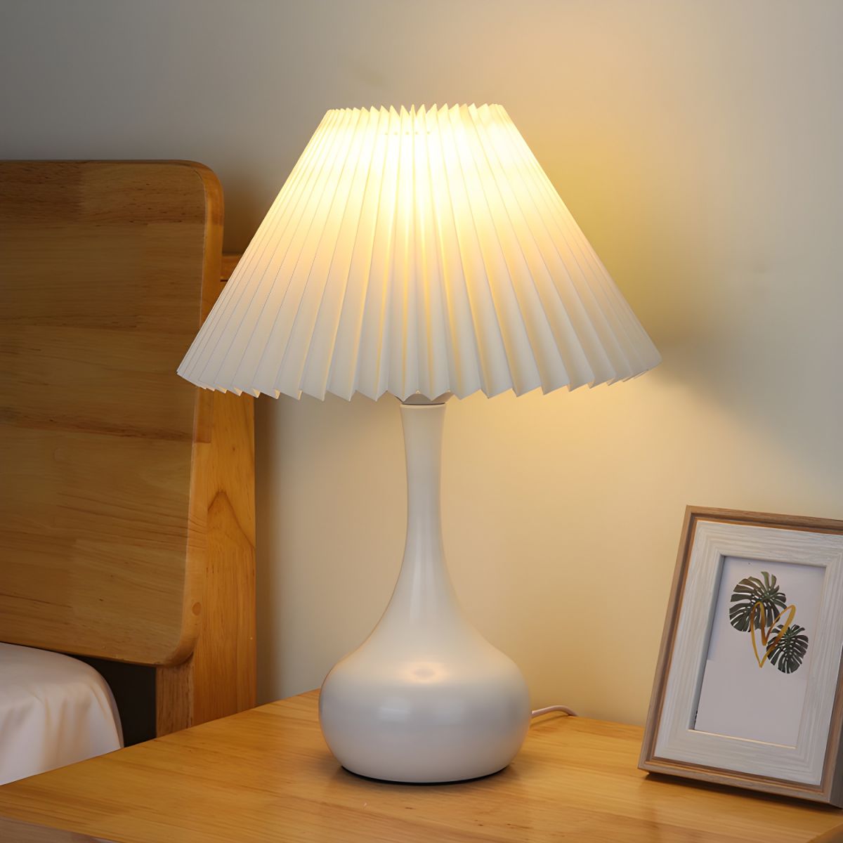 Lampa Do Sypialni Z Abazurem Plisowanym | Elegancka