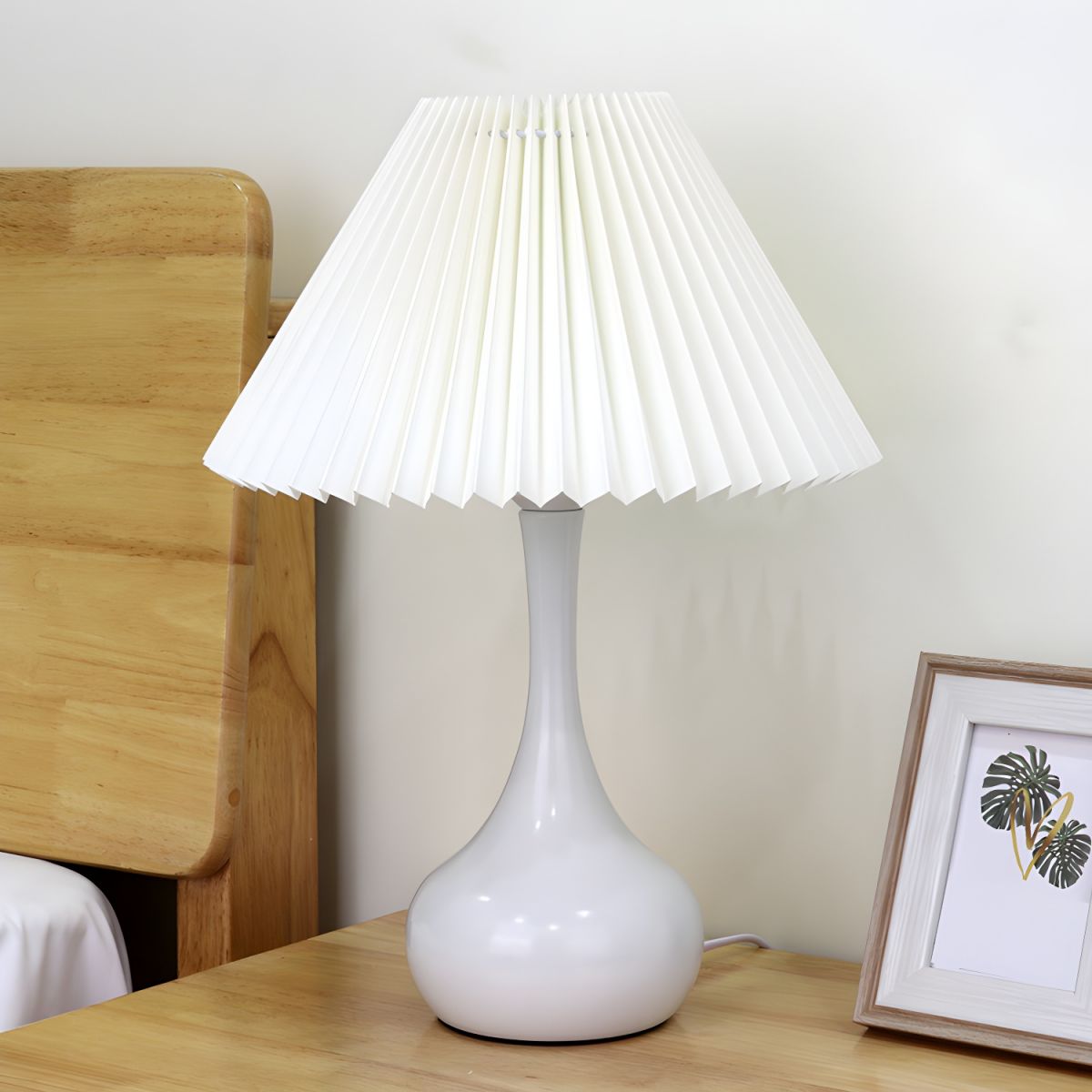 Lampa Do Sypialni Z Abazurem Plisowanym | Elegancka