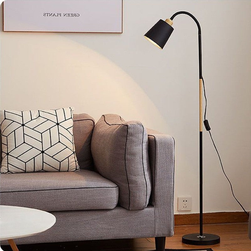 Lampa Stojąca Do Salonu Przy Sofie | Minimalistyczna