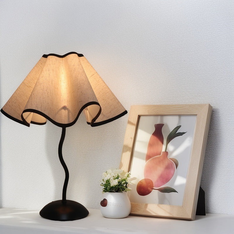 Lampa Stojąca Stołowa Do Salonu | Falisty Klosz