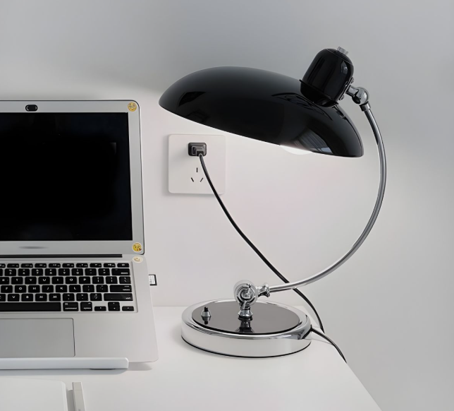 Lampka Na Biurko LED Retro Z Regulowanym Metalowym Ramieniem | Chrom